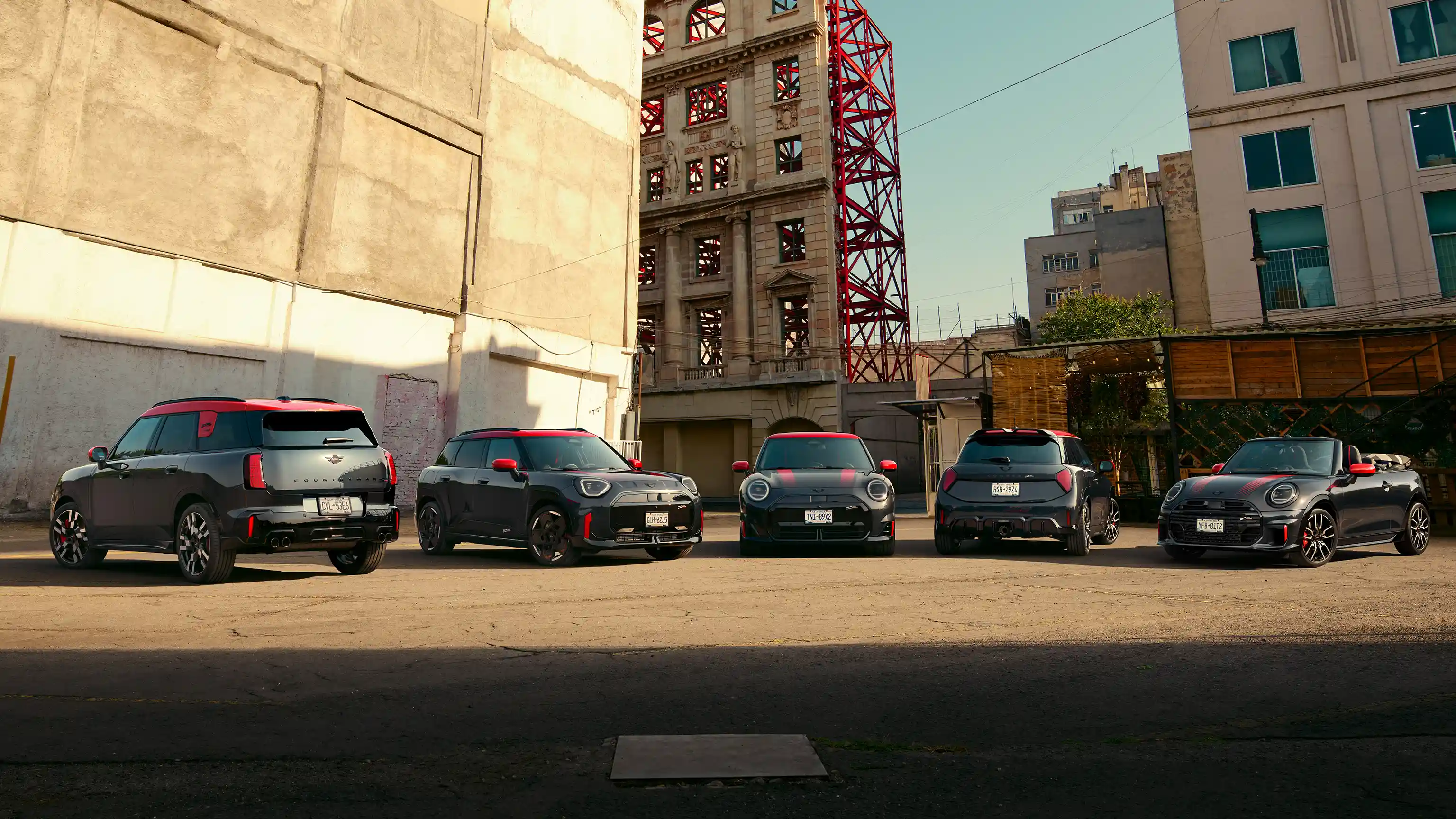 MINI JCW – visiškai elektrinis MINI Cooper, priekinė dešinė pusė.