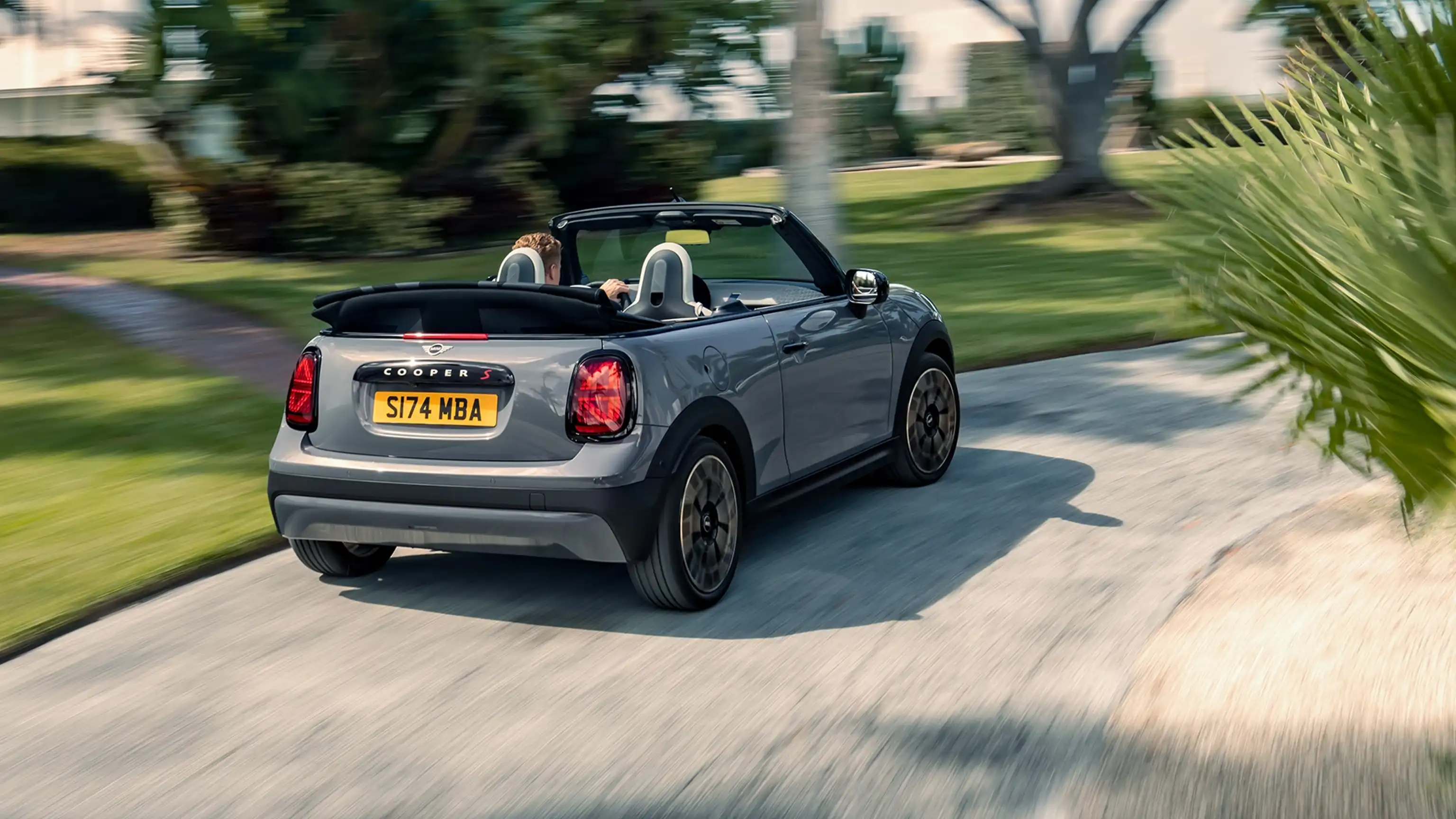 MINI Cooper kabrioletas – apžvalga – vaizdas iš šono