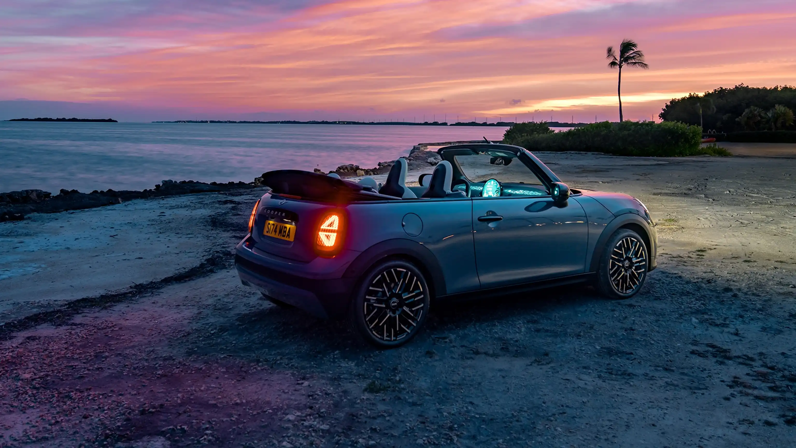 MINI Cooper kabrioletas - apžvalga – vaizdas iš galo