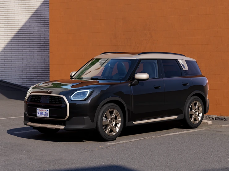 Parkinge stovinčio MINI Countryman juodos Midnight Black spalvos su pilkos Vibrant Silver spalvos stogu šoninis vaizdas iš priekio.