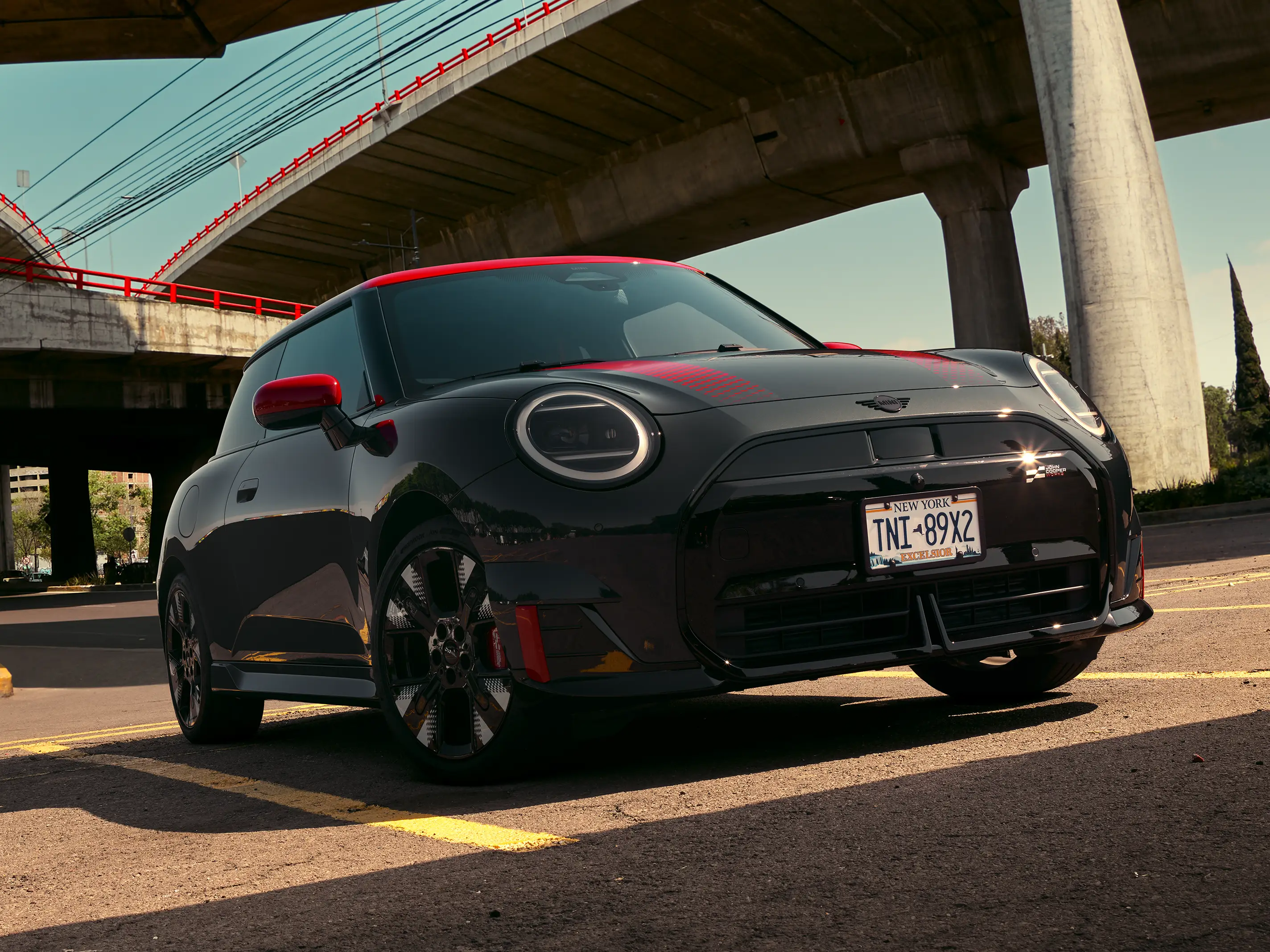 MINI John Cooper Works - J01 JCW vaizdas iš šono