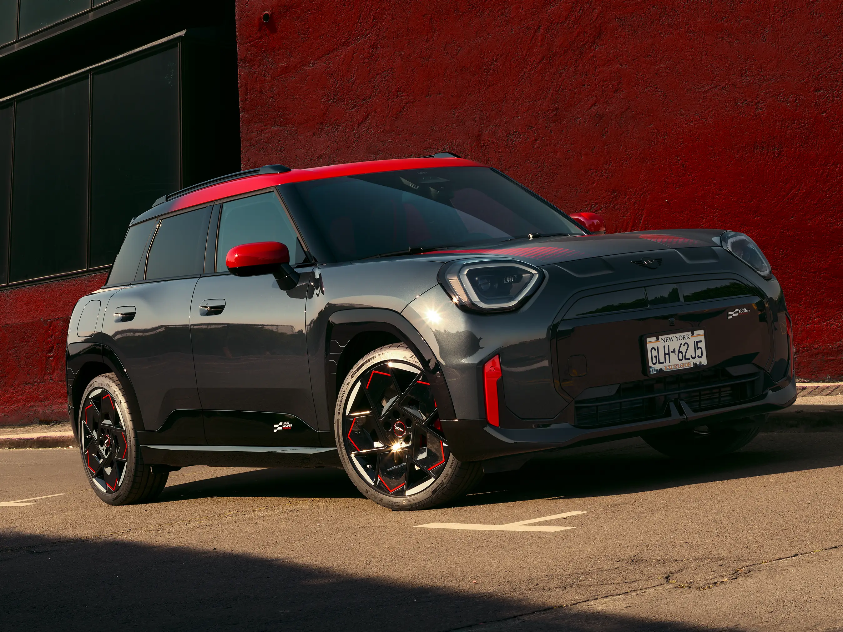 MINI John Cooper Works - J05 JCW vaizdas iš šono