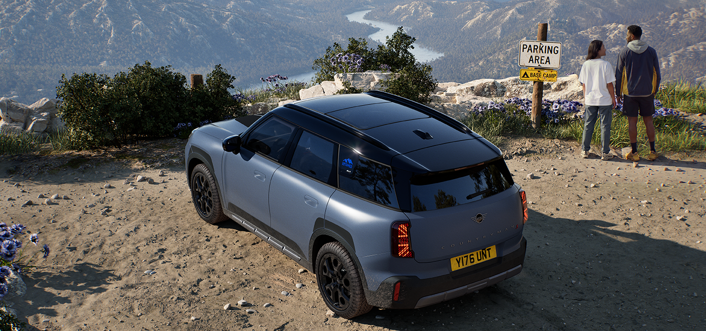 MINI Countryman Untamed Edition vaizdas iš viršaus ir galo.