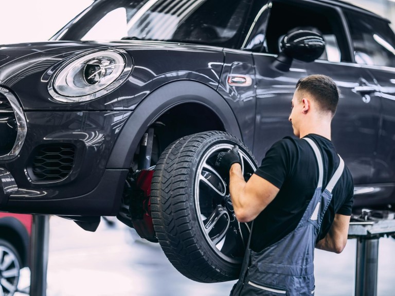 MINI ratlankiai ir padangos – padangų keitimo paslauga