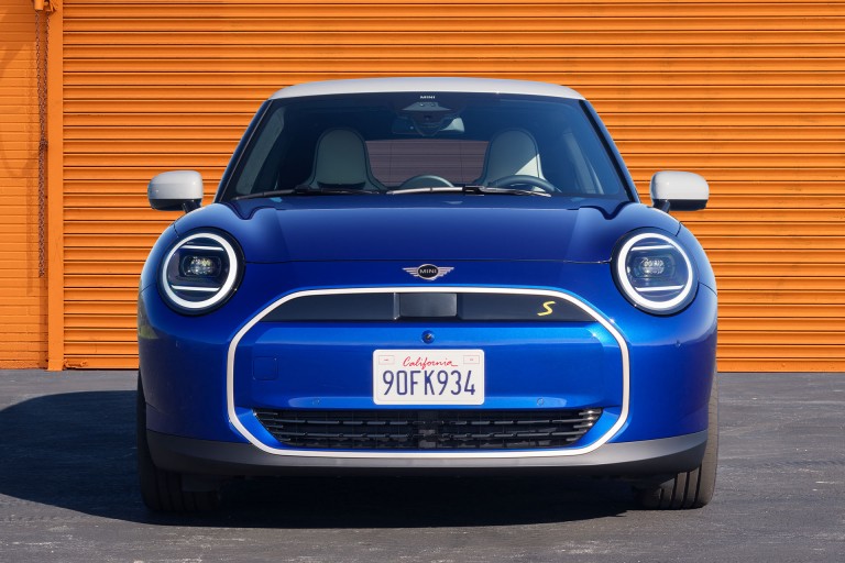 MINI skaitmeninė patirtis - tolimųjų šviesų asistentas High-beam Assistant