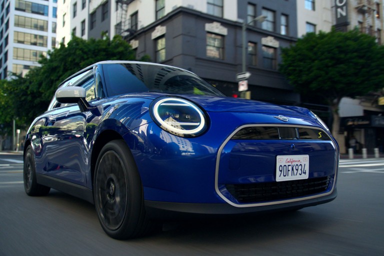 MINI elektrinis mobilumas - technologija - priekinių varančiųjų ratų veržlumas