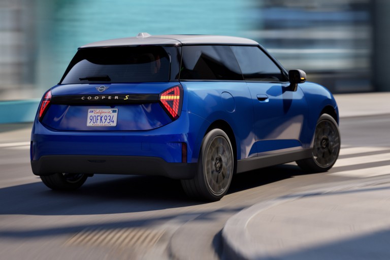 MINI elektrinis mobilumas - technologija - be retųjų žemės elementų