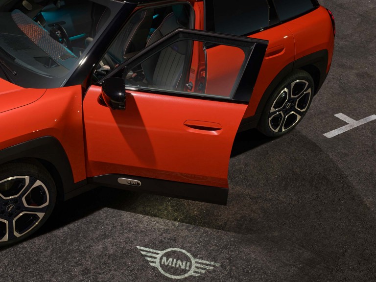 Visiškai elektrinis MINI Aceman – eksterjeras – pasitikimo šviesos