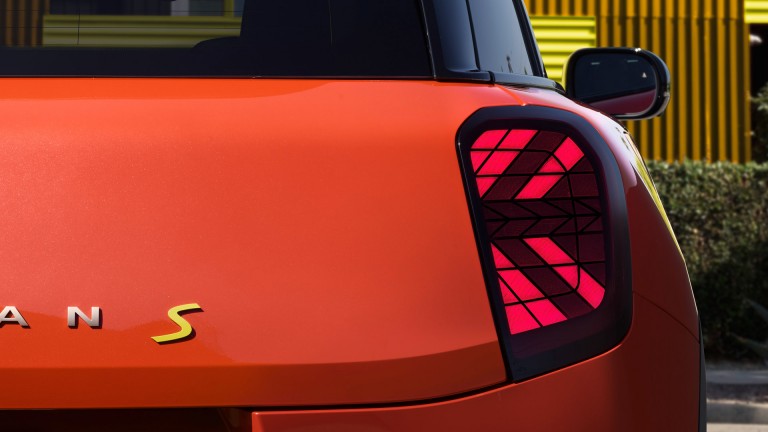 Visiškai elektrinis MINI Aceman - eksterjero galerija - detalus galinės dalies vaizdas