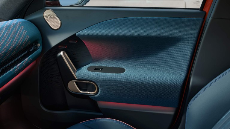 Visiškai elektrinis MINI Aceman - interjeras- vairavimo režimų nuotraukų galerija - durelės