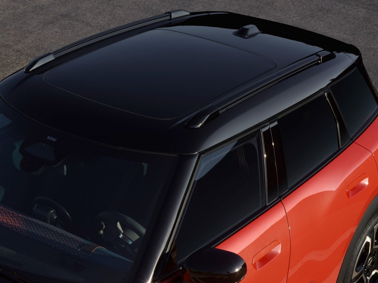 Visiškai elektrinis MINI Aceman – erdvė ir universalumas – stogas