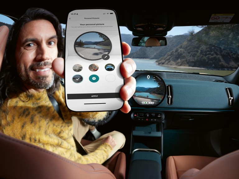 MINI visiškai elektrinis Countryman - įkrovimas - connected įkrovimas