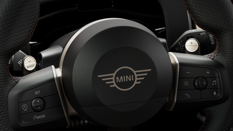 MINI visiškai elektrinis Countryman - interjeras- vairas