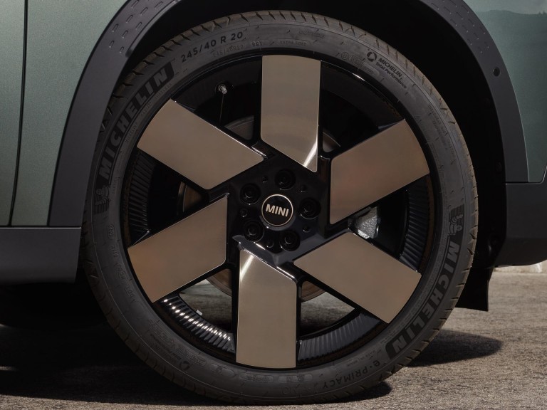 MINI visiškai elektrinis Countryman - antrinis aliuminis