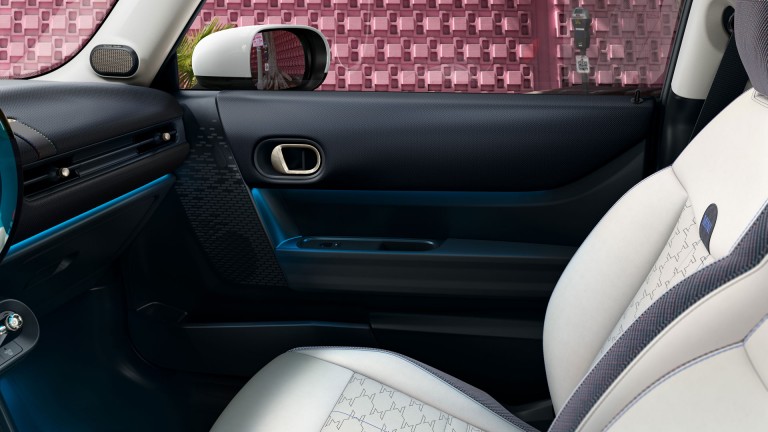 MINI Cooper triduris - mozaika - interjeras