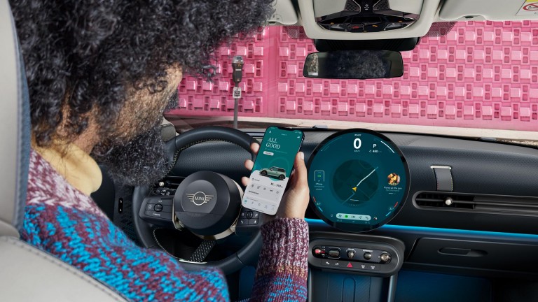 MINI Cooper triduris - skaitmeninė patirtis - mini programėlė