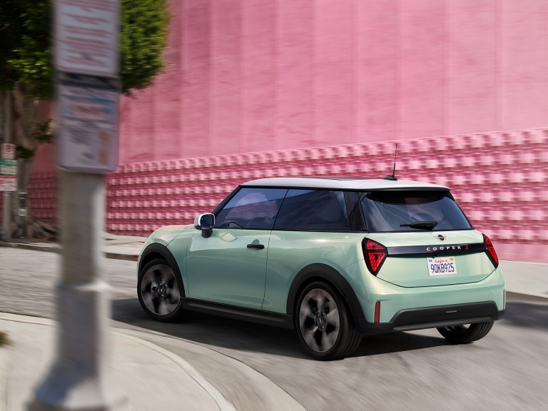MINI Cooper triduris - vairavimo patirtis - efektyvi aerodinamika