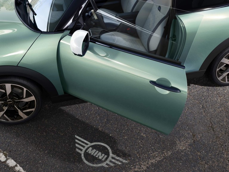 MINI Cooper triduris - eksterjeras - pasitikimo šviesos