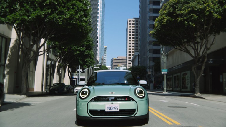 MINI Cooper triduris - eksterjeras - pradžios vaizdo įrašas