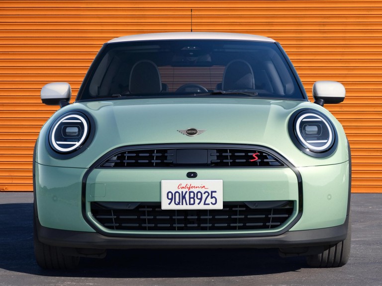 MINI Cooper triduris - eksterjeras - priekinės dalies dizainas