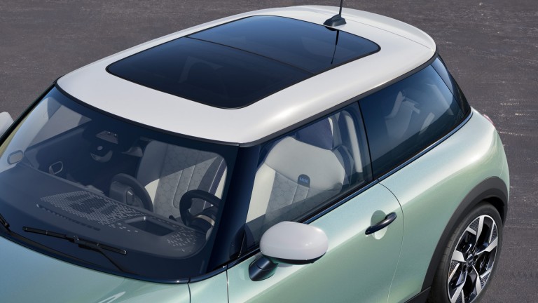 MINI Cooper triduris - eksterjero galerija - stoglangio detalės