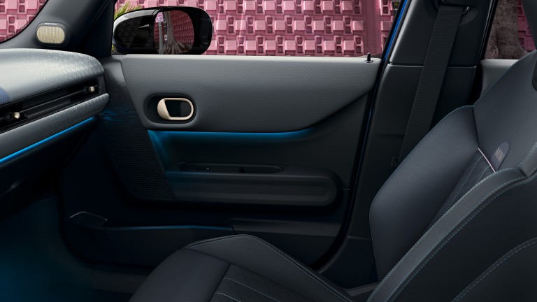 MINI Cooper 5-duris – interjeras – akcentai