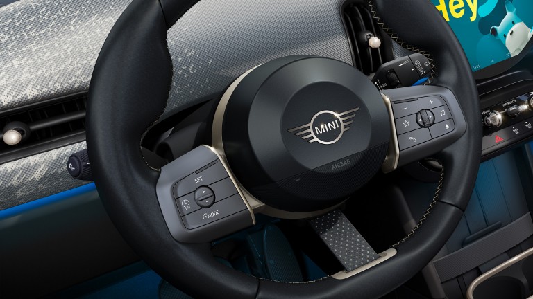 MINI Cooper 5-duris - interjeras - originalaus dydžio vairas